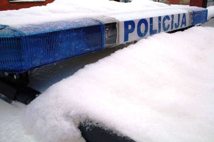 Slika MUP-ILUSTRACIJE-NOVA GALERIJA/zzGLOBAL/Policija_Snijeg_01.JPG
